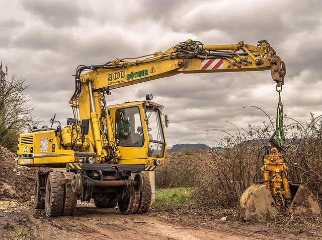 excavators-1212472_640.jpg